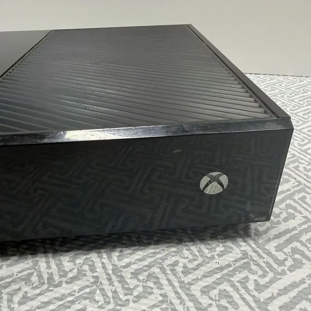 Xbox One Model 1540 Black Console Only WON'T READ DISCS Powers On- Parts/Repairs
